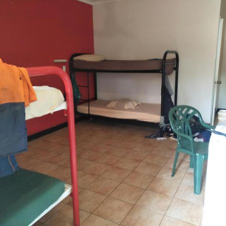 Palm Court Backpackers Albergue Katherine Exterior foto