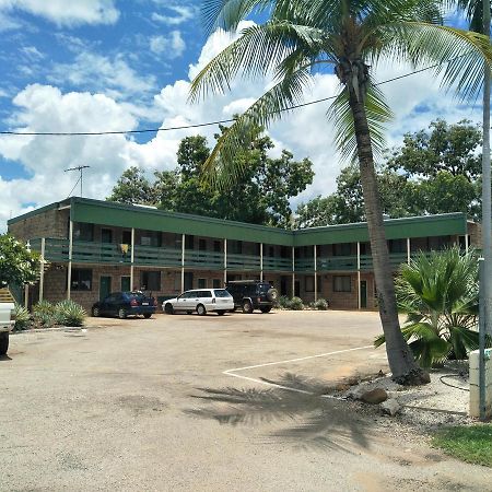 Palm Court Backpackers Albergue Katherine Exterior foto