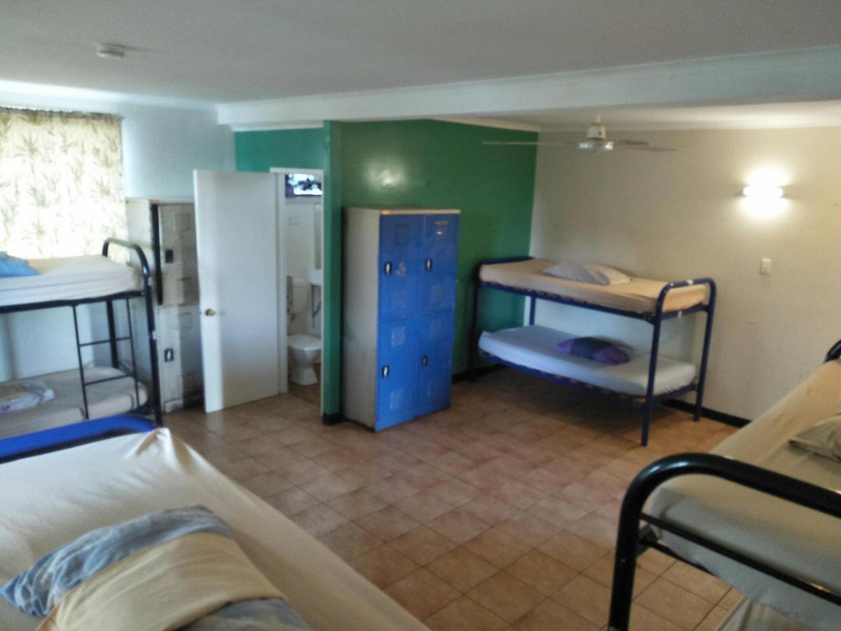 Palm Court Backpackers Albergue Katherine Exterior foto