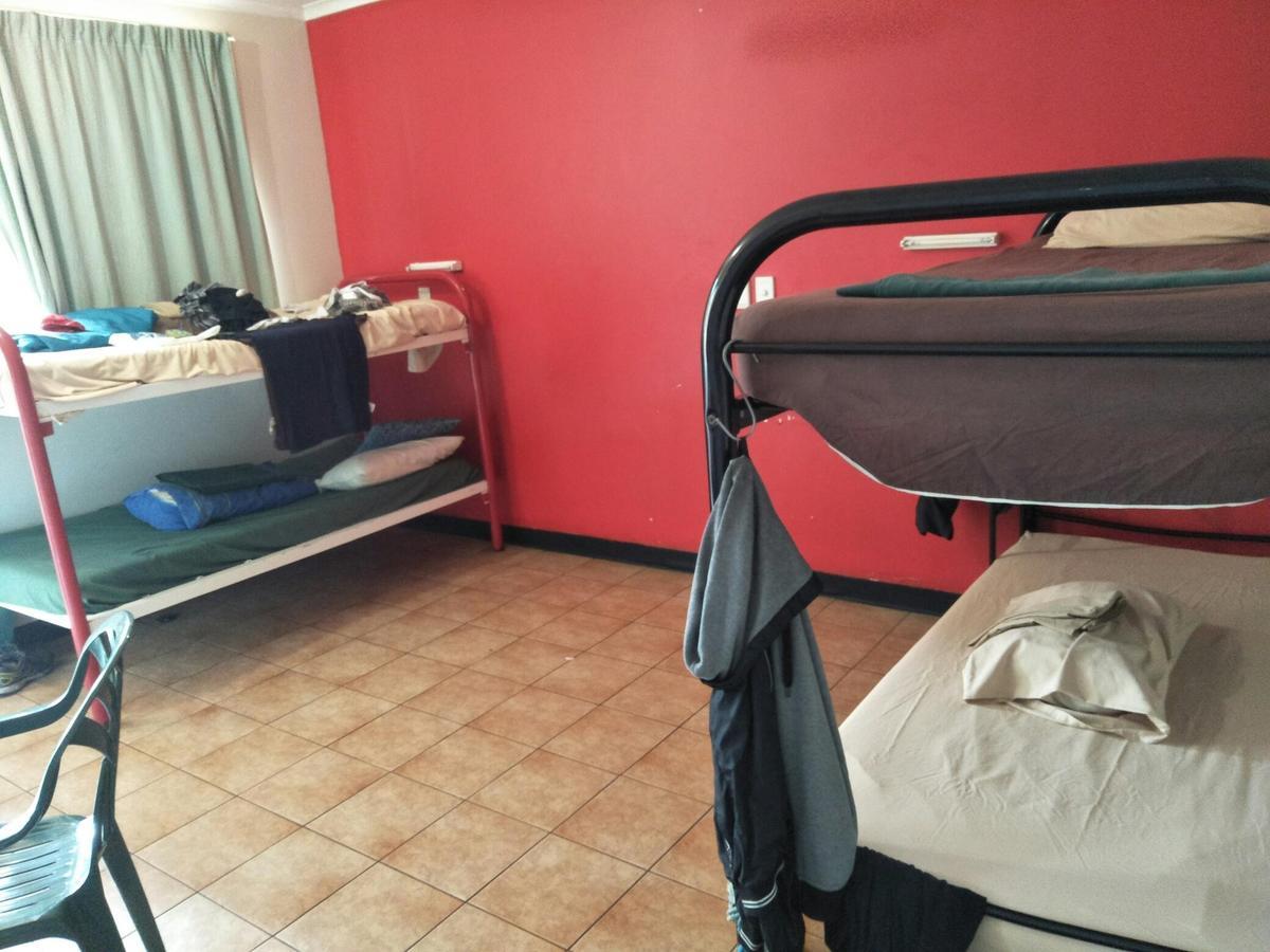 Palm Court Backpackers Albergue Katherine Exterior foto