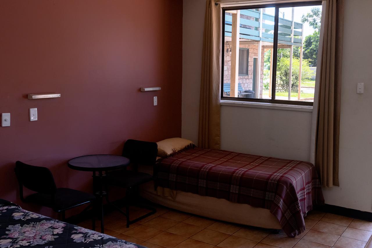 Palm Court Backpackers Albergue Katherine Exterior foto