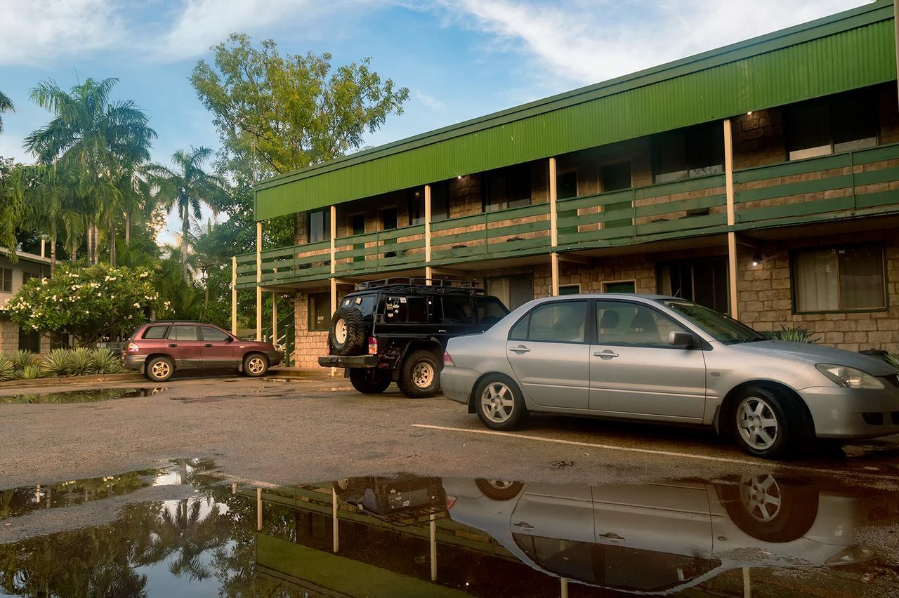 Palm Court Backpackers Albergue Katherine Exterior foto